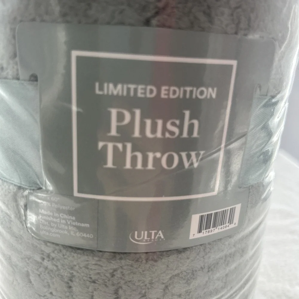 Ulta Limited Plush Throw Blanket 50